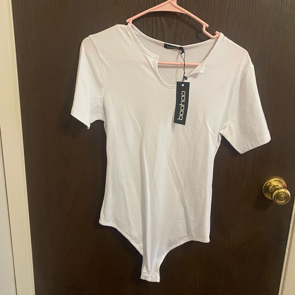 Boohoo White Short Sleeve Fitted Bodysuit
